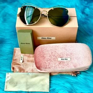 ~~ SOLD~~ thru M*****I 😍.Authentic MiuMiu shades